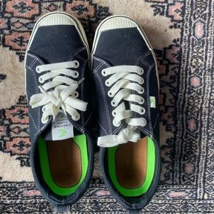 Cariuma 9.5 black sneakers